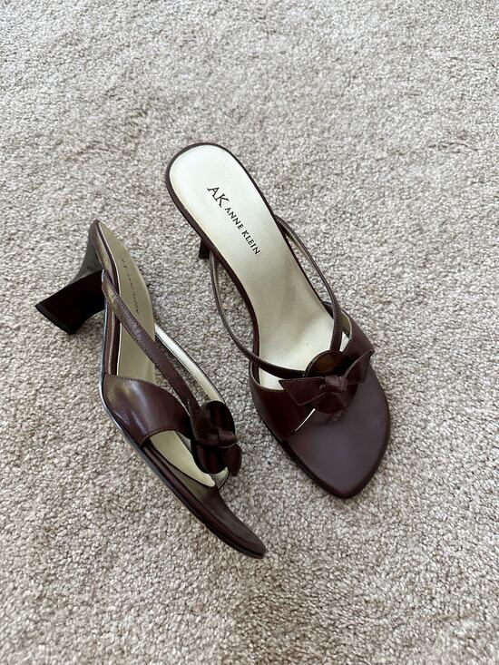 Anne Klein Shoes - Anne Klein Vintage Y2K Chocolate Brown Leather Kitten Heels Size 7.5